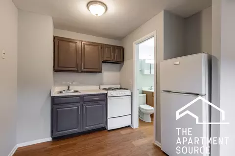 4543 N Dover St #2C, Chicago, IL 60640