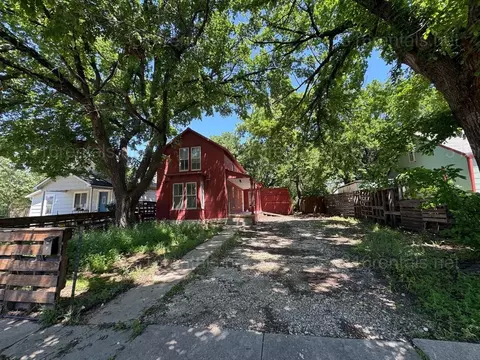 504 E 10th St, Newton, KS 67114