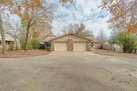 374 S Crossover Rd, Fayetteville, AR 72701