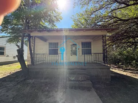 425 SW 3rd St, Newton, KS 67114