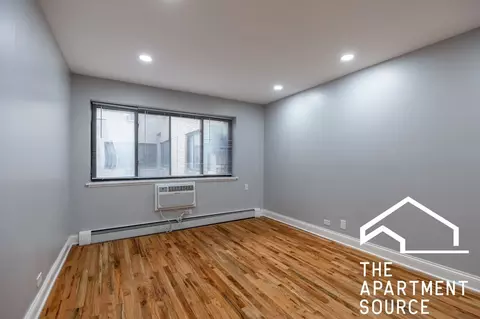 6954 N Sheridan Rd #206, Chicago, IL 60626