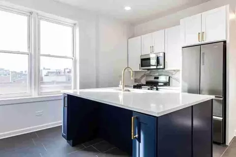 2350 W Charleston St #2R, Chicago, IL 60647