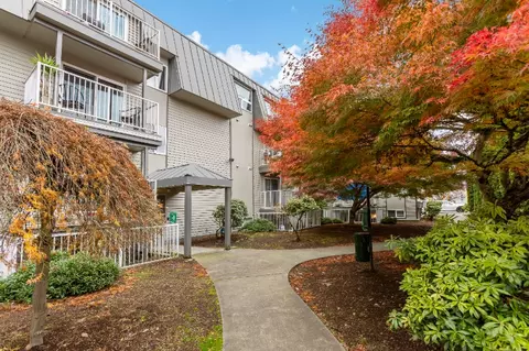 11540 Pinehurst Way NE #211, Seattle, WA 98125