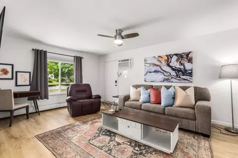 Dickinson St, Mount Clemens, MI 48043