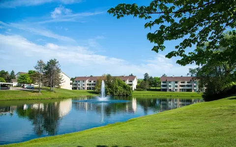 Aldingbrooke Circle Rd N, Orchard Lake Village, MI 48322