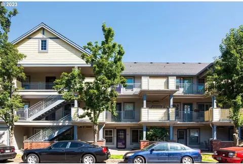 9817 NE Irving St #216, Portland, OR 97220