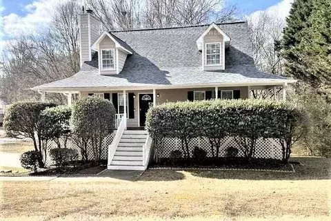 4079 Robindale Dr, Douglasville, GA 30135