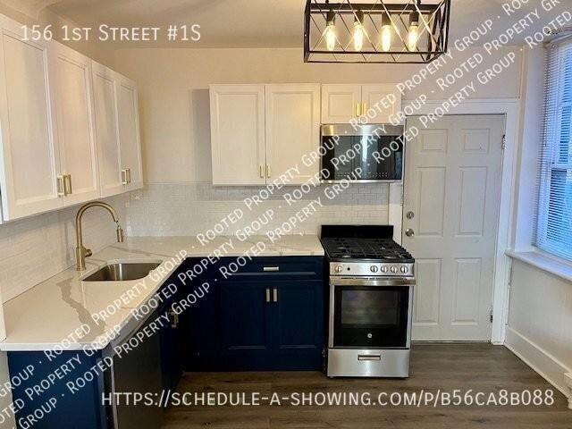 156 1st St, Troy, NY 12180