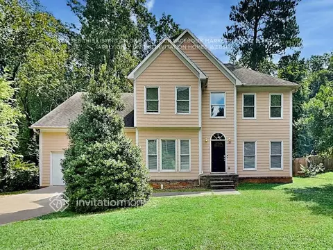 889 Creekdale Dr, Clarkston, GA 30021