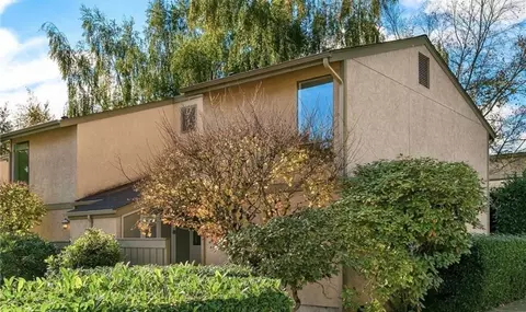 10037 NE 138th Pl #D8, Kirkland, WA 98034