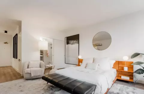 19 E Chestnut St, Chicago, IL 60611