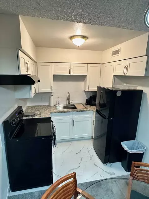 575 S Royal Crest Cir #24, Las Vegas, NV 89169