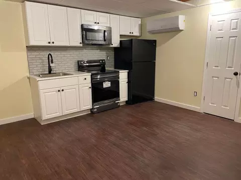 N Service Rd, East Patchogue, NY 11772