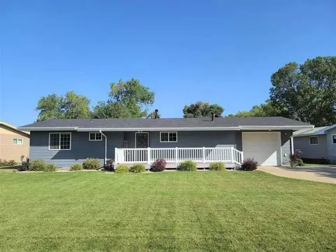 3 Green Way, Minot, ND 58701