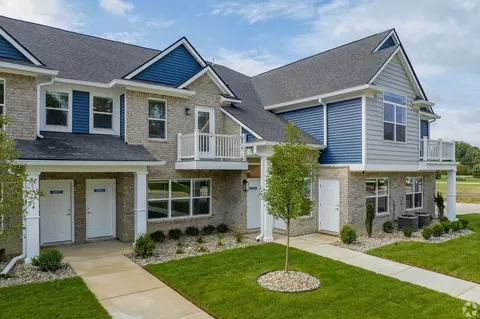 32968 Antrim Dr, Chesterfield, MI 48047