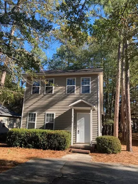 135 Charter Dr, Wilmington, NC 28403