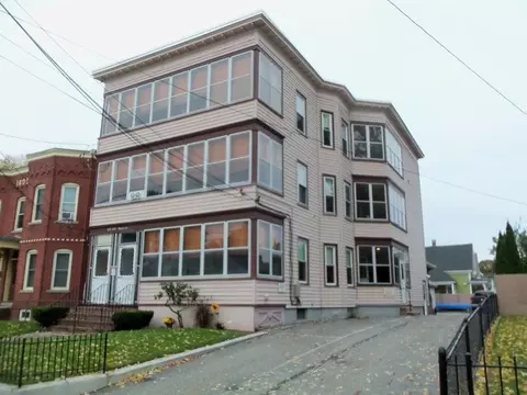 102 4th Ave # 104, Lowell, MA 01854