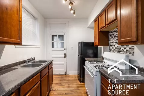 7348 N Damen Ave #1, Chicago, IL 60645