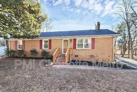 9916 Windrift Rd, Charlotte, NC 28215