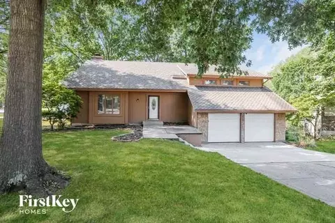 8236 NW Waukomis Dr, Kansas City, MO 64151