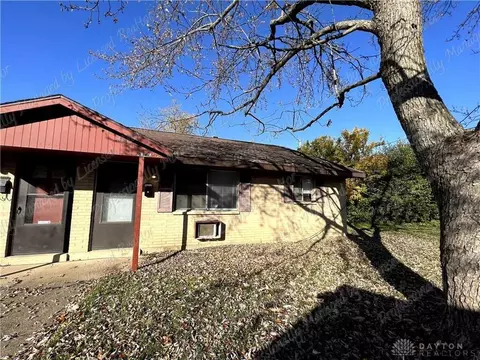5561 Misty Ln, Huber Heights, OH 45424