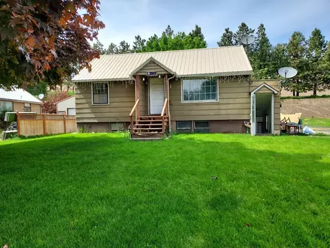 305 E Dayton Ave #B, Dayton, WA 99328
