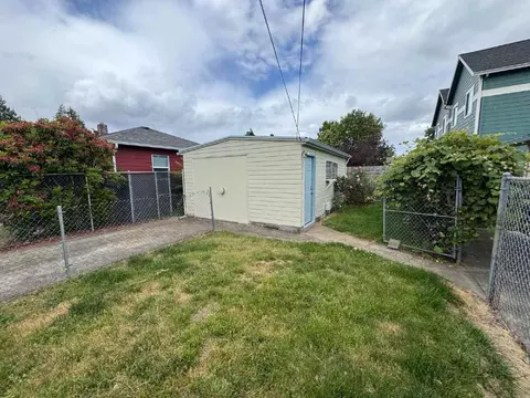 3937 SE 62nd Ave #B, Portland, OR 97206