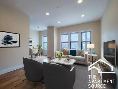 2244 W Wilson Ave #308, Chicago, IL 60625