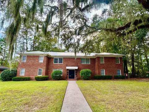 1 E 63rd St #1, Savannah, GA 31405