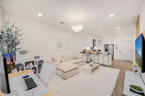 airport way, Costa Mesa, CA 92707