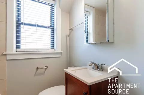 612 W Patterson Ave #209, Chicago, IL 60613