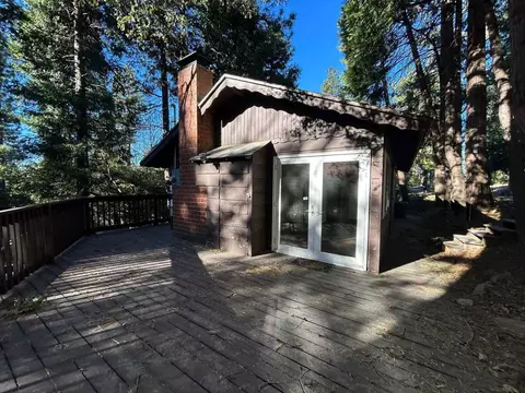 23796 Skyland Dr, Crestline, CA 92325
