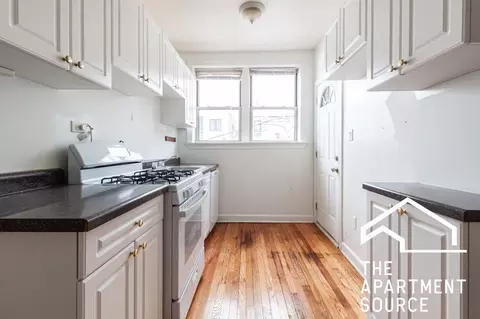556 W Aldine Ave #W2, Chicago, IL 60657