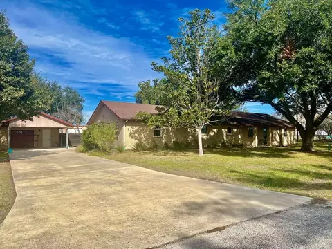 213 Crest Circle Dr UNIT B, San Marcos, TX 78666