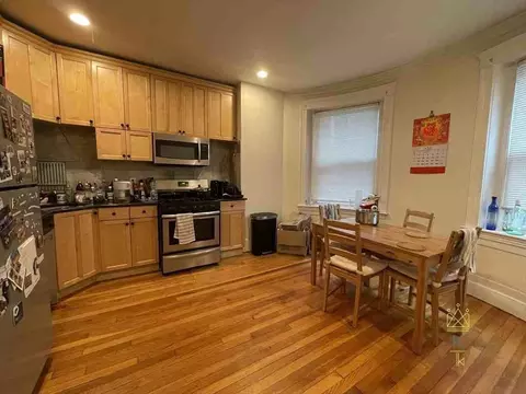 191 Winthrop Rd #1, Brookline, MA 02445