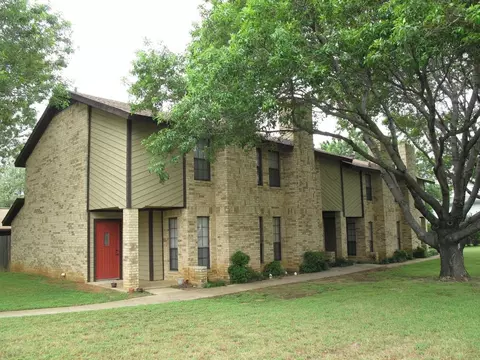 900 Kilkenny Ct #B, Denton, TX 76210