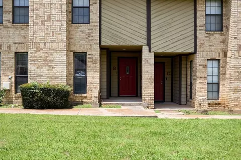 900 Kilkenny Ct #B, Denton, TX 76210