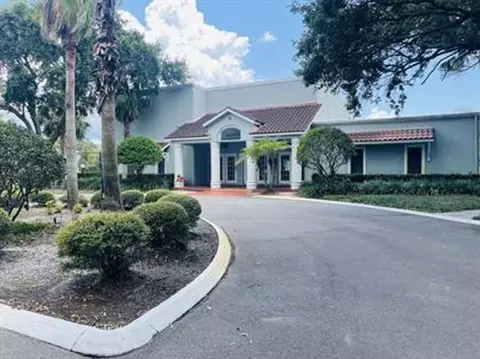 2839 Somerset Park Dr #201, Tampa, FL 33613