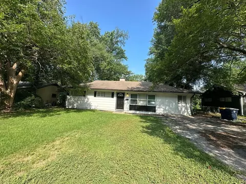 11302 Corrington Ave, Kansas City, MO 64134