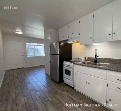 15632 Leadwell St #13, Van Nuys, CA 91406