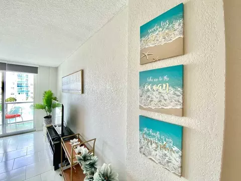 seacrest pkwy, Hollywood, FL 33019