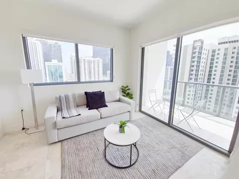 sw 8th ave, Miami, FL 33130