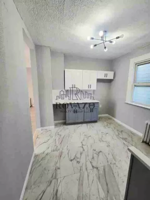 100 Smith St #2B, Newark, NJ 07106