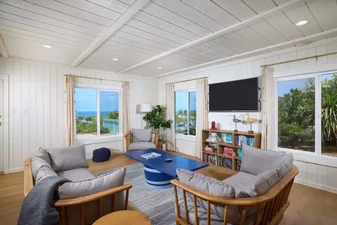 e e st, Encinitas, CA 92024