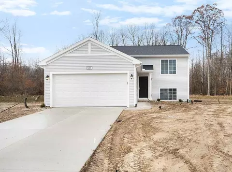 155 Greenly St, Holland, MI 49424