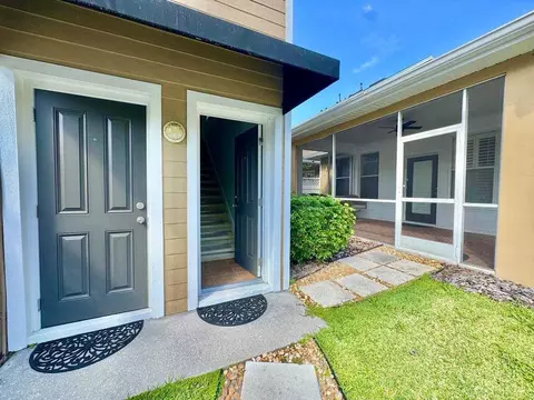 14541 Cotswolds Dr #B, Tampa, FL 33626