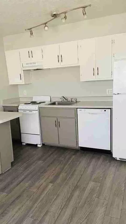 1311 Louisiana Blvd NE #214, Albuquerque, NM 87110