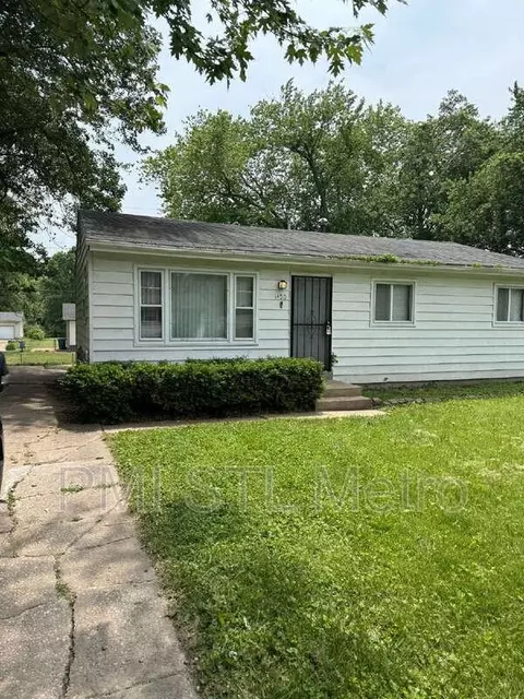 1450 Fairmeadows Ln, Spanish Lake, MO 63138