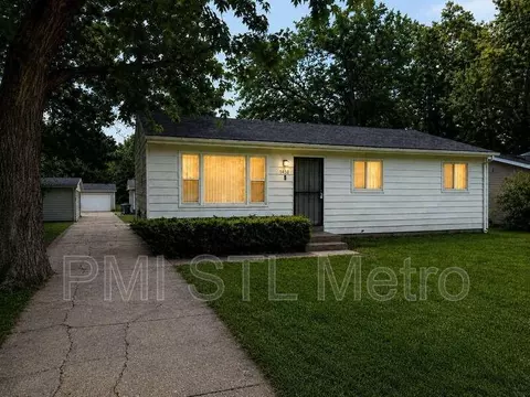 1450 Fairmeadows Ln, Spanish Lake, MO 63138