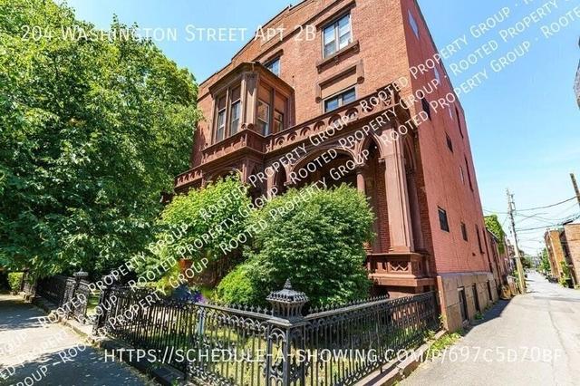204 Washington St #2B, Troy, NY 12180